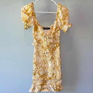 Golden & white floral pattern fitted puff sleeve dress small
